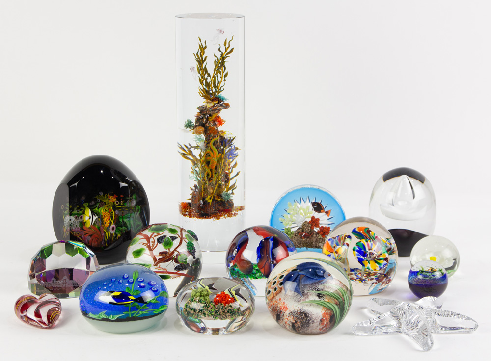 (lot of 15) Paperweight group - Image 2 of 6