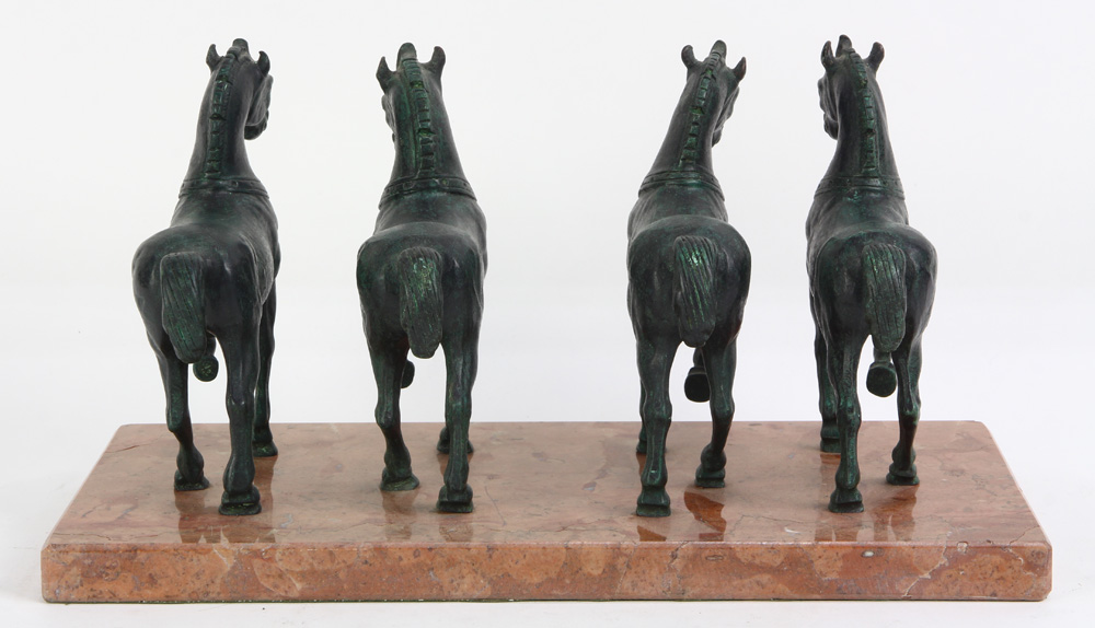 Archaistic style patinated figural horses, mounted on a marble plinth, 6 - Image 3 of 3