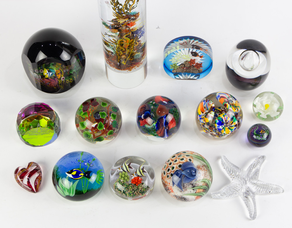 (lot of 15) Paperweight group - Image 3 of 6