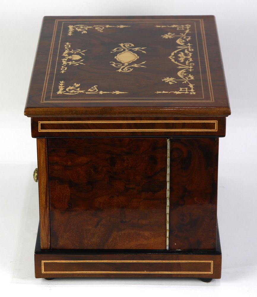 French Neoclassical style marquetry decorated tantalus - Image 3 of 4