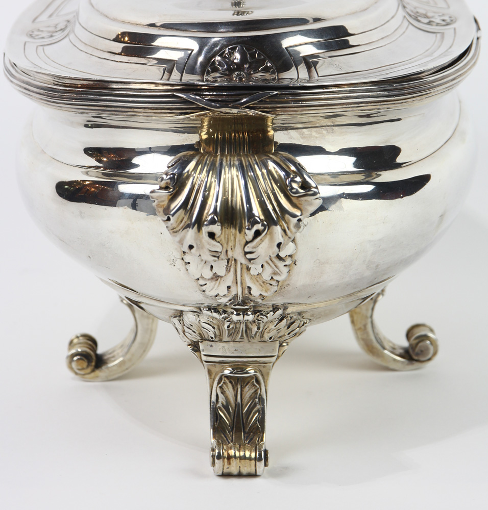 George III sterling covered tureen, William Pitts, London, circa 1821 - Image 2 of 2