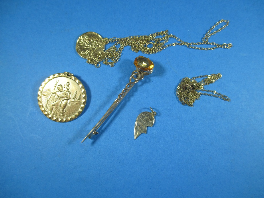 A quantity of 9ct gold and yellow metal items, approx. weight 11.2g