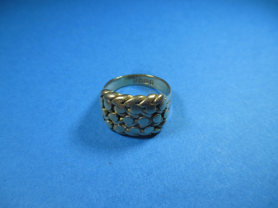 A gents 18ct gold signet ring, approx. weight 12g