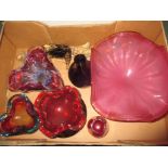 A quantity of mid-20th century art glass items