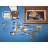 A quantity of mixed items to include Gold, silver and jewellery, approx weight of gold items 11.5g