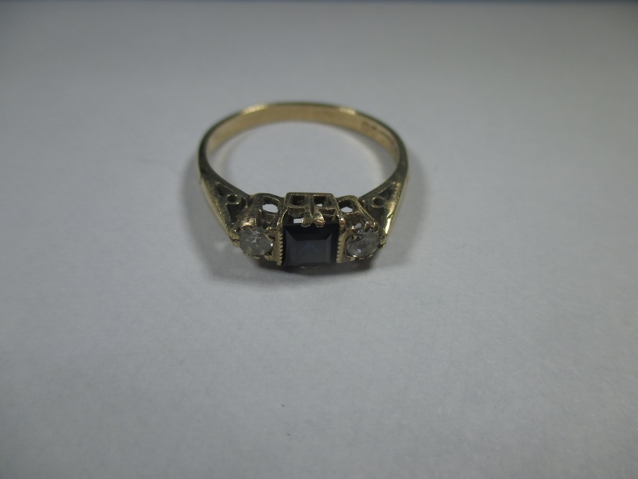 A vintage 9ct gold dress ring, approx ring size T