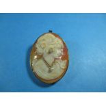 A 9ct gold mounted cameo broch/pendant with diamond and pearl