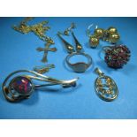 A quantity of mixed carat gold and yellow metal items, approx total weight 25g