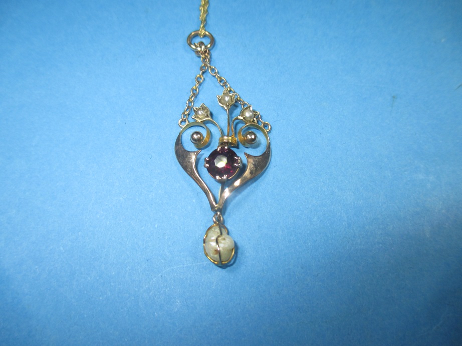 An Edwardian 9ct gold necklace pendant with a baroque pearl drop