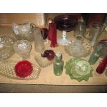 A quantity of vintage glass items