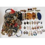 A quantity of mixed costume jewellery items includ