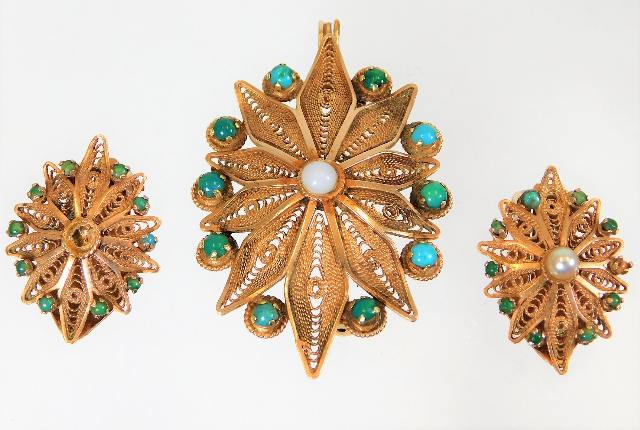 A 19thC. cannetille pendant & earring set with tur