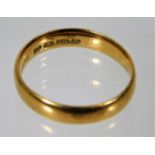 A 22ct gold band 3.4g