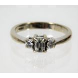 An 18ct white gold ring set with approx. 0.3ct dia