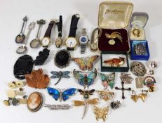 A selection of costume jewellery & other sundry it