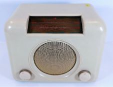 A cream bakelite Bush radio D.A.C 90A