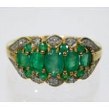 A yellow metal diamond & emerald ring 3.1g size N/