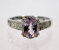 A 9ct white gold kunzite ring 3.3g size N