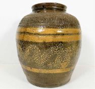 A Chinese stoneware vase decorated with dragons 10