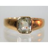 A 14ct gold ring set with white sapphire 3.5g size