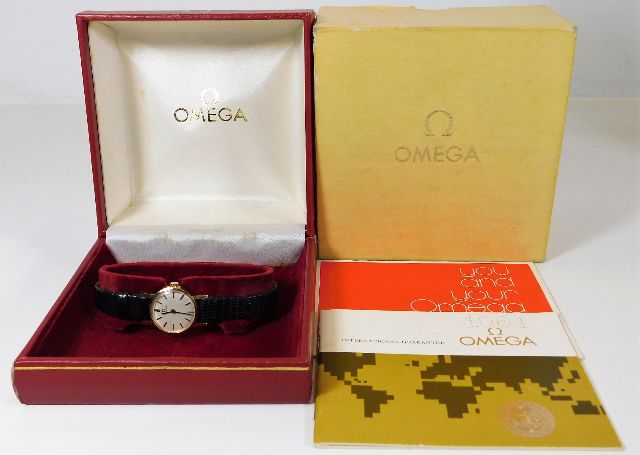 A ladies 1981 boxed 9ct gold cased Omega wrist wat