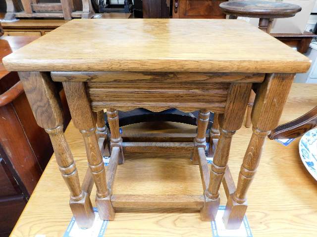 A nest of two oak tables