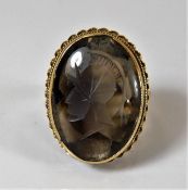 A 9ct gold ring with intaglio stone 7.9g size P