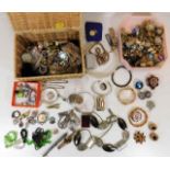 A quantity of costume jewellery