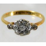 An 18ct gold daisy ring set with approx. 0.5ct dia