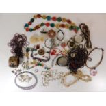 A quantity of costume jewellery