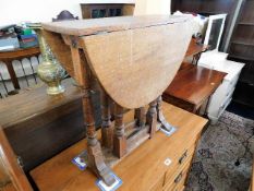 A c.1900 small oak gateleg table 26in high