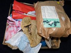 A boxed quantity of knitting items & wool