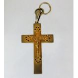 A yellow metal crucifix, possibly silver gilt 10.9