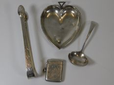 A silver vesta case, a pair of Georgian silver ton