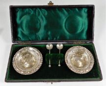 A boxed set of silver salts with spoons, 22.5g sil