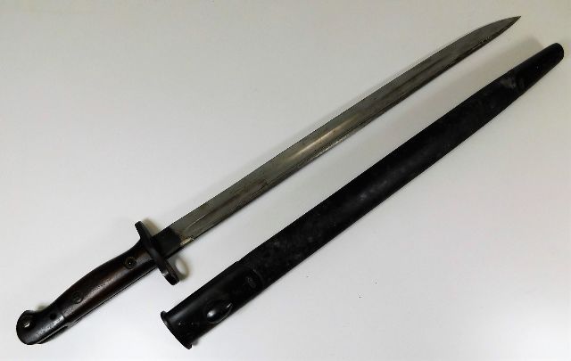 An early 20thC. British bayonet & scabbard