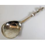 A silver caddy spoon with ships style figurehead 5