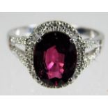 A 9ct white gold ring set with garnet 3.3g size O