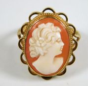A 9ct gold cameo brooch 4.2g