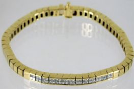 A 14ct gold bracelet set with approx. 1.04ct diamo