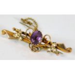 A 9ct gold amethyst & pearl brooch 2.5g