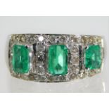 A 14ct white gold emerald ring set with approx. 0.