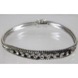 An 18ct white gold bracelet set with 1ct diamond 2