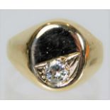 A 9ct gold signet ring set with 0.3ct diamond 4.5g