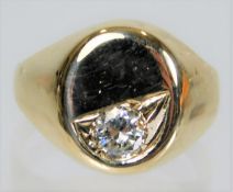A 9ct gold signet ring set with 0.3ct diamond 4.5g
