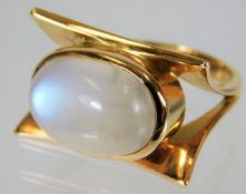 A yellow metal, tests as 18ct gold, moonstone ring 9.1g size N
