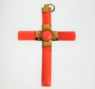 A Victorian yellow metal mounted coral cross 5.6g