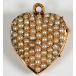 An 18ct gold locket with pearl decor 3.8g