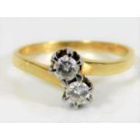 An 18ct gold crossover ring with approx. 0.5ct dia