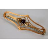 A 9ct gold brooch 1.9ct